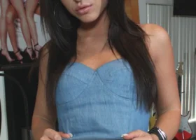 Giselle Leon