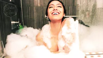 Robin Mae - Sensual Bubble Bath