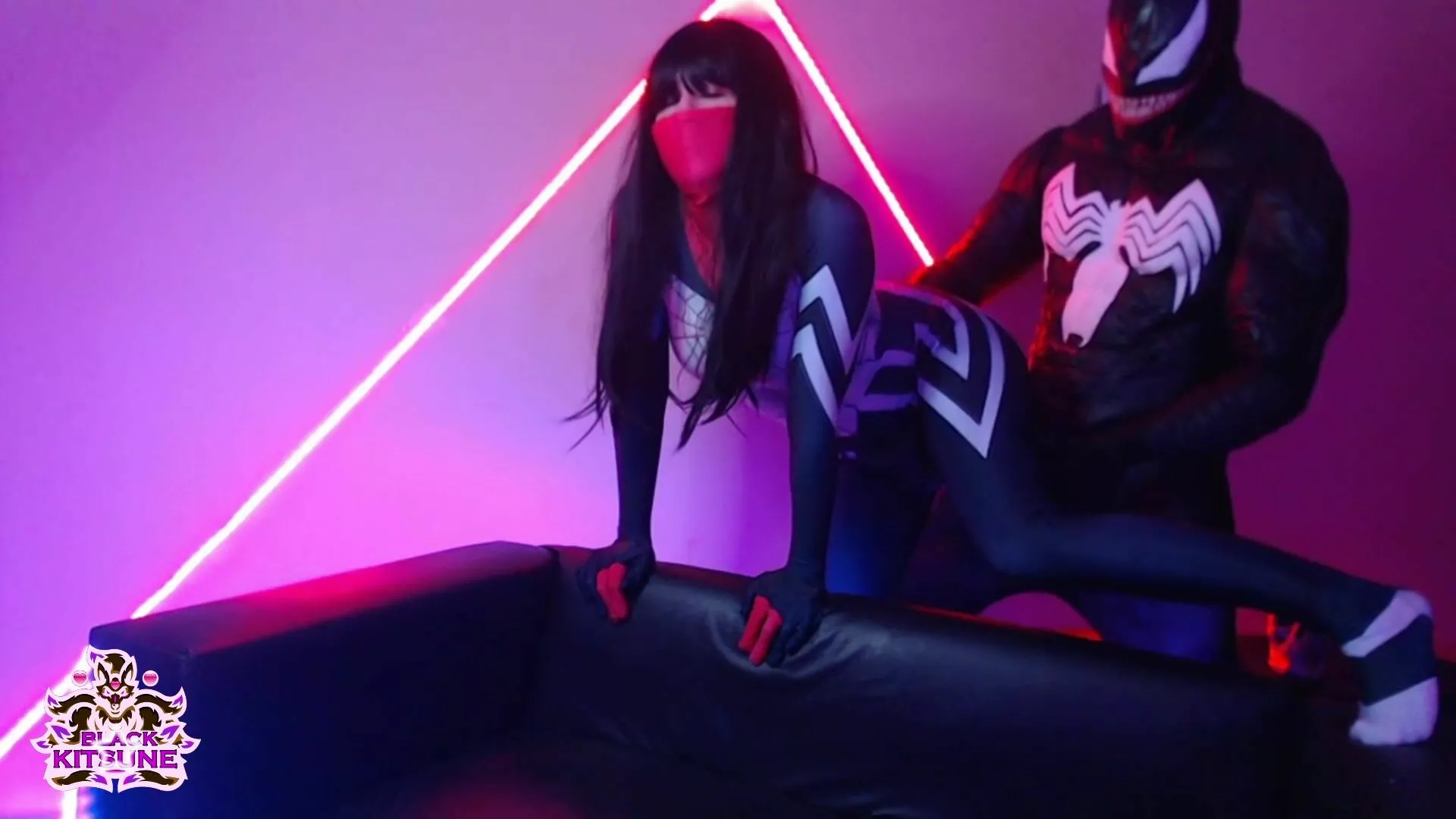 Black Kitsune Silk VS Venom Hard Fuck Cumshots