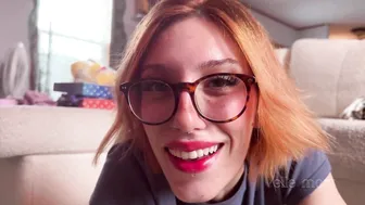 Elle Marz - Bbysitter Glossy Kissjob - Manyvids