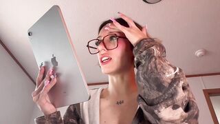 Elle Marz - Lil Bro Has Sus Giantess Fetish - Manyvids
