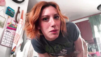 Elle Marz - Sis Makes You Sniff Everything - Manyvids