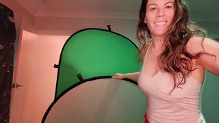 Annika Rain - Green Screen Unboxing