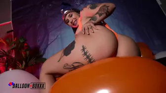 Stella Rae - Stella Rae Halloween Balloon Scare! - AmateurBoxxx