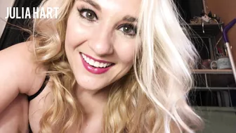 Julia Robbie - GIANTESS PLAYS WITH YOU