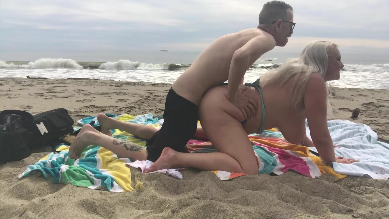 Cameron Skye - Milf Fucks Photographer at Public Beach