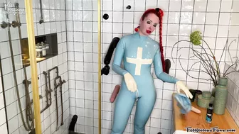 Miss Fetilicious - Dildo Shower