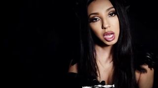 Empress Jennifer - Obeying The Queen