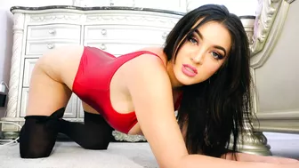 Crystal Knight - Scissorhold Seduction - Breath Play POV